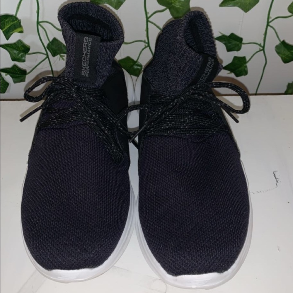 SKECHERS tennis shoes